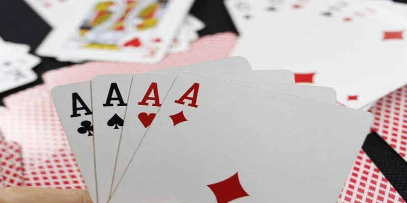 Hiểu luật chơi phỏm qua các thuật ngữ riêng